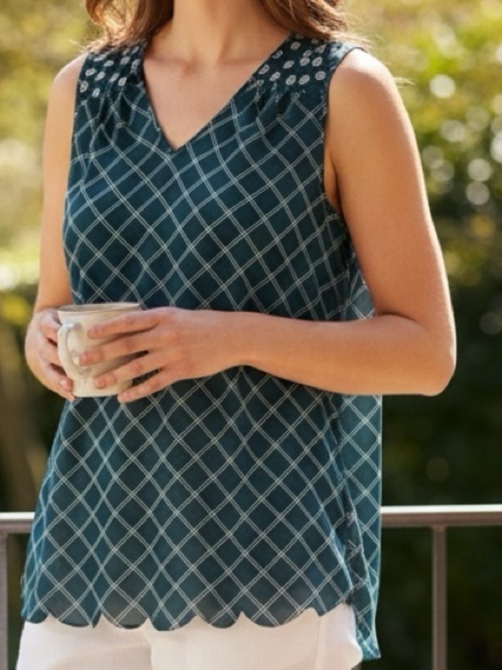 NWT RICKI’S Sleeveless Tank Style Flowy Green Top V-Neck Raw Edge Scallops